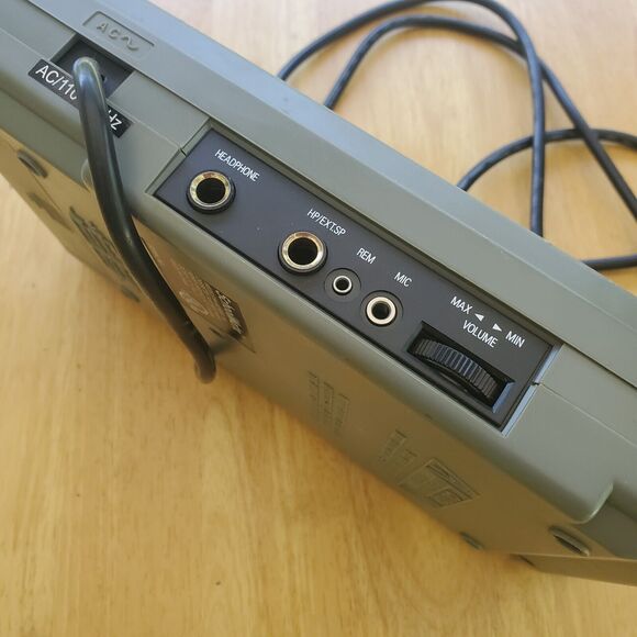 Schoolmate Slim Line Vintage Cassette Recorder Works Model HA-802 MPC-785 AC/DC - Picture 3 of 8